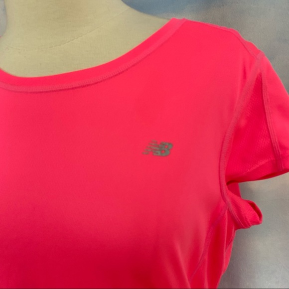 New Balance Dark Pink Performance Tempo Short Sleeve Tee Medium - Picture 2 of 7
